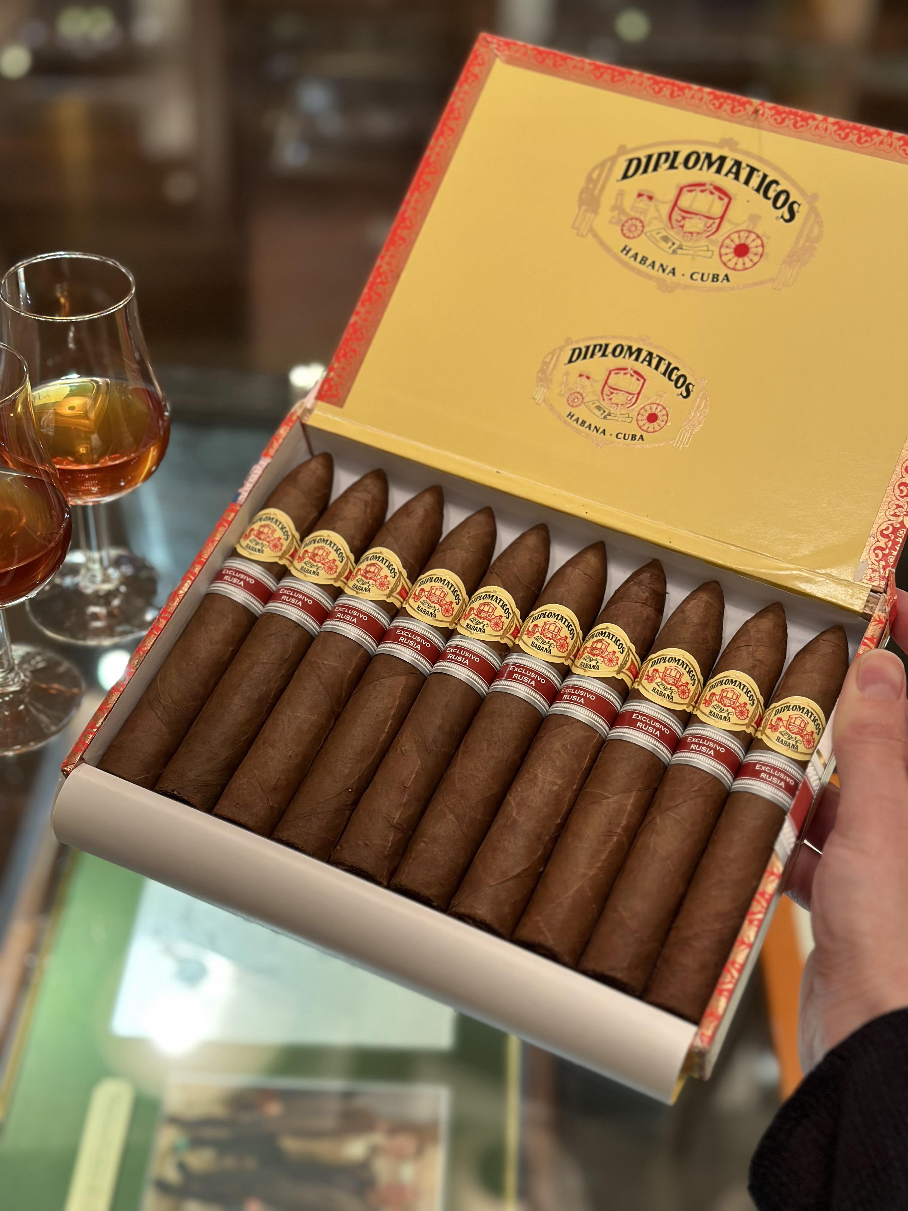 Diplomaticos Protocolo Puro 10’s